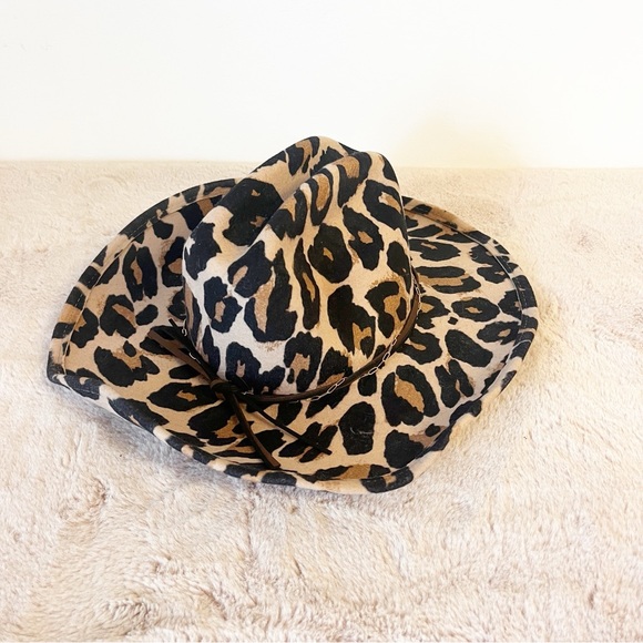 NWT SHYANNE Leopard Print Cowboy Hat with Gold Chain - Picture 3 of 8